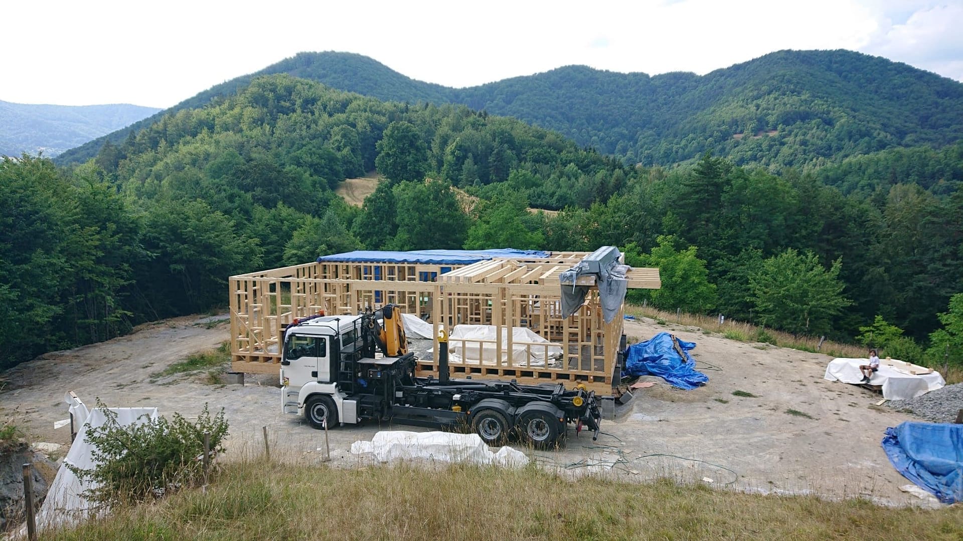 Nákladné auto s hydraulickou rukou BB Transport